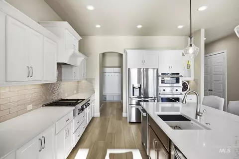 Kitchen - 1345 N Triathlon Ave, Eagle, ID 83616 photo 2 of 5
