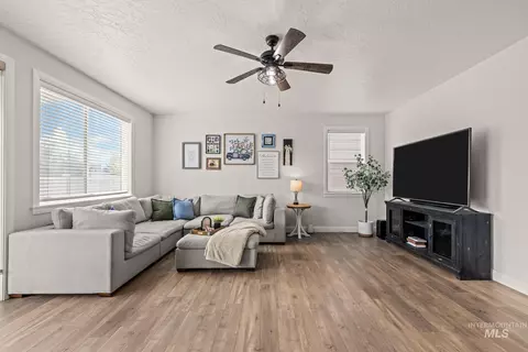 11701 W Pachino Dr, Nampa, ID 83686