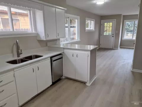 Kitchen - 618 E Avenue D, Jerome, ID 83338 photo 3 of 4