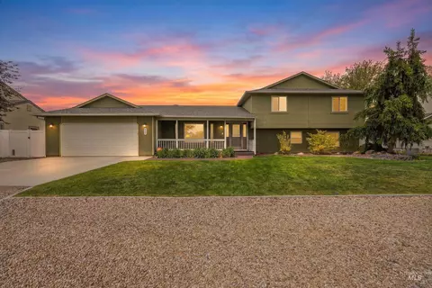 915 S Camas St, Nampa, ID 83686