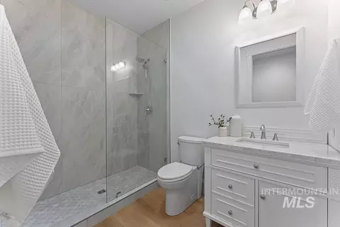 Bath - 2849 W Chartwell Dr, Eagle, ID 83616 photo 4 of 6