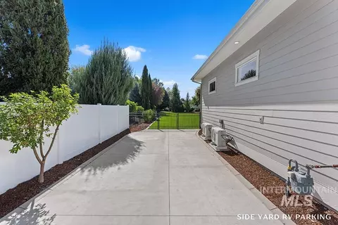 Exterior - 2849 W Chartwell Dr, Eagle, ID 83616 photo 3 of 7