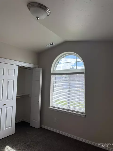 Bedroom - 2879 Deaun Ave, Twin Falls, ID 83301 photo 2 of 4