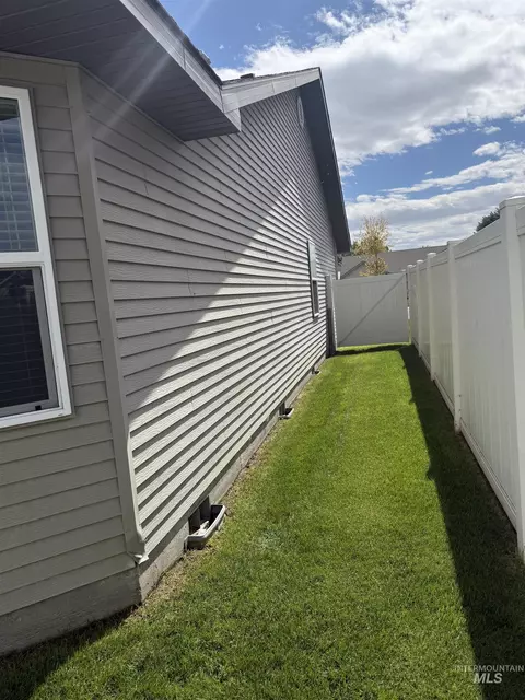 Exterior - 2879 Deaun Ave, Twin Falls, ID 83301 photo 3 of 9