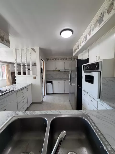 Kitchen - 571 N 3rd Ave, Hagerman, ID 83332 photo 3 of 3