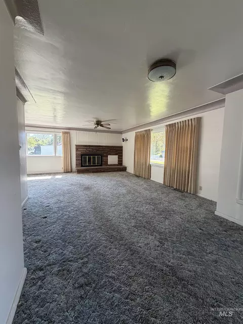 Living - 571 N 3rd Ave, Hagerman, ID 83332 photo 5 of 8