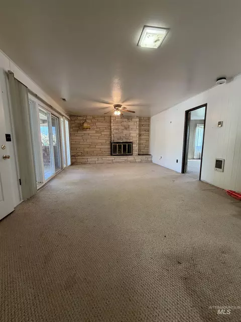 Living - 571 N 3rd Ave, Hagerman, ID 83332 photo 6 of 8