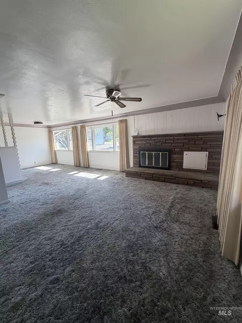 Living - 571 N 3rd Ave, Hagerman, ID 83332 photo 1 of 8