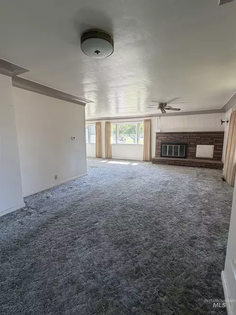 Living - 571 N 3rd Ave, Hagerman, ID 83332 photo 2 of 8