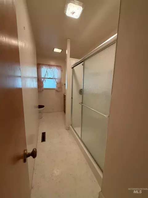 Bath - 571 N 3rd Ave, Hagerman, ID 83332 photo 1 of 3