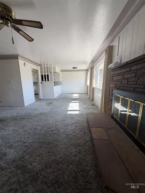 Living - 571 N 3rd Ave, Hagerman, ID 83332 photo 3 of 8