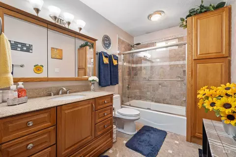 Bath - 216 W Ranch View Dr, Jerome, ID 83338 photo 3 of 3