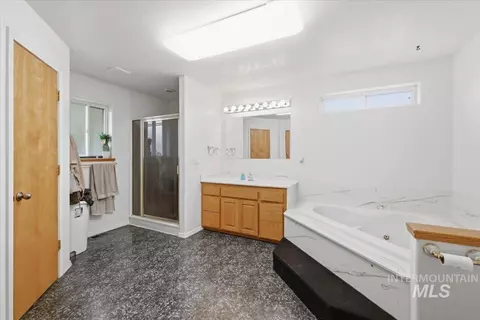 Bath - 400 S 16th St, Payette, ID 83661 photo 1 of 1