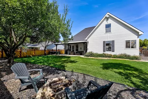 Exterior - 1075 N Falling Water Way, Eagle, ID 83616 photo 4 of 9
