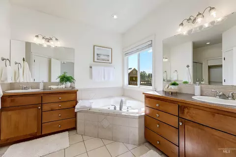 Bath - 1075 N Falling Water Way, Eagle, ID 83616 photo 1 of 4