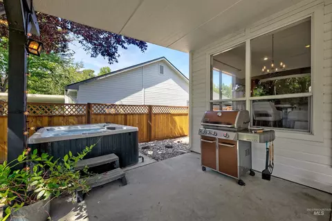 Exterior - 1075 N Falling Water Way, Eagle, ID 83616 photo 6 of 9