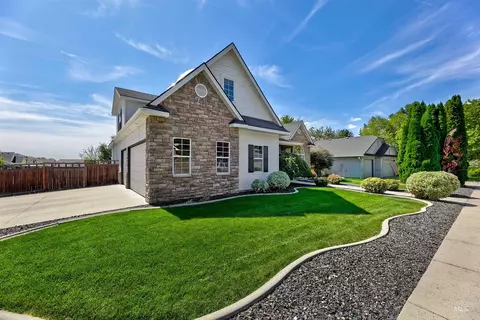 Exterior - 1075 N Falling Water Way, Eagle, ID 83616 photo 3 of 9