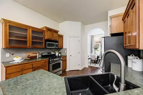 Kitchen - 1075 N Falling Water Way, Eagle, ID 83616 photo 3 of 3