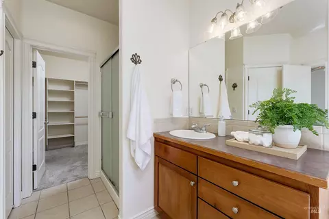 Bath - 1075 N Falling Water Way, Eagle, ID 83616 photo 2 of 4