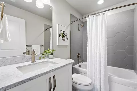 Bath - 1102 N Lionbridge Ave, Eagle, ID 83616 photo 5 of 6