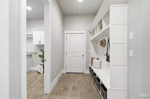 Entry Way - 1102 N Lionbridge Ave, Eagle, ID 83616 photo 3 of 3