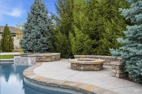 Exterior - 1102 N Lionbridge Ave, Eagle, ID 83616 photo 5 of 8