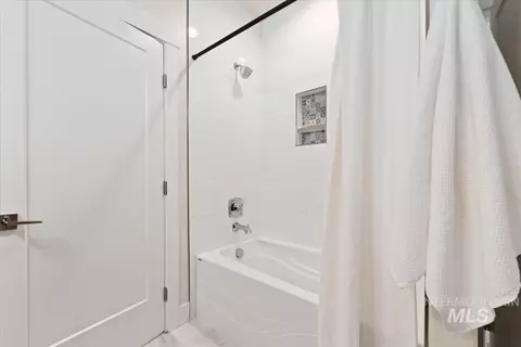 Bath - 7390 W Corinthia St, Eagle, ID 83616 photo 6 of 6