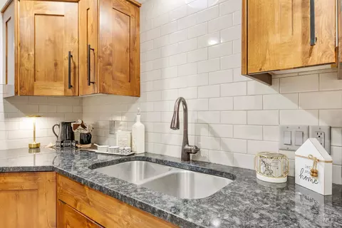 Kitchen - 277 N Eagle Glen Ln, Eagle, ID 83616 photo 4 of 4