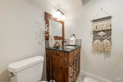 Bath - 277 N Eagle Glen Ln, Eagle, ID 83616 photo 1 of 3