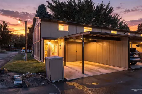 Exterior - 277 N Eagle Glen Ln, Eagle, ID 83616 photo 4 of 5