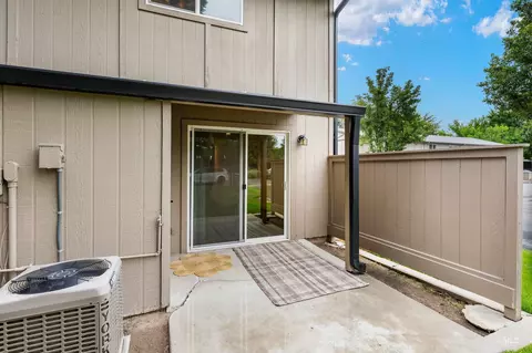 Exterior - 277 N Eagle Glen Ln, Eagle, ID 83616 photo 2 of 5