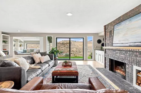 Living - 2256 E Table Rock Rd, Boise, ID 83712 photo 4 of 8
