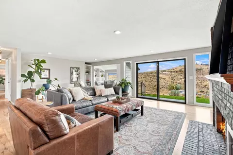 Living - 2256 E Table Rock Rd, Boise, ID 83712 photo 3 of 8