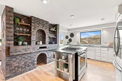 Kitchen - 2256 E Table Rock Rd, Boise, ID 83712 photo 4 of 7