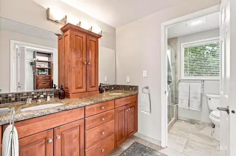 Bath - 2256 E Table Rock Rd, Boise, ID 83712 photo 2 of 3