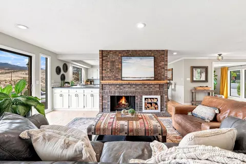 Living - 2256 E Table Rock Rd, Boise, ID 83712 photo 6 of 8