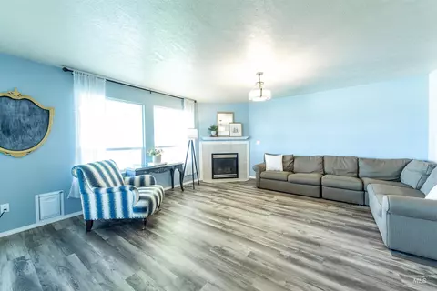 Living - 858 E Limestone St, Kuna, ID 83634 photo 1 of 1
