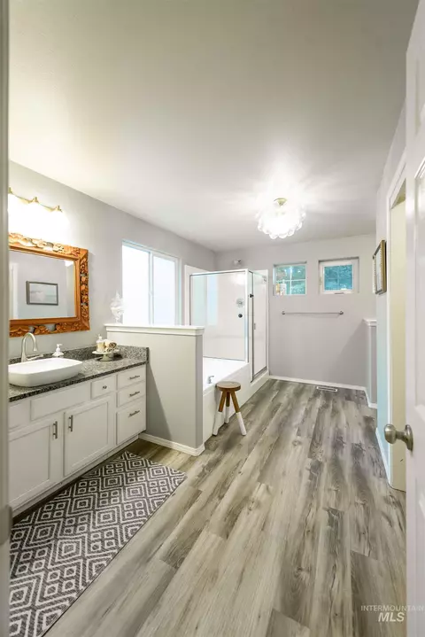 Bath - 858 E Limestone St, Kuna, ID 83634 photo 1 of 4
