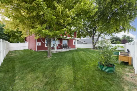 Exterior - 858 E Limestone St, Kuna, ID 83634 photo 4 of 6
