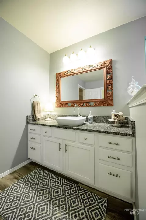 Bath - 858 E Limestone St, Kuna, ID 83634 photo 3 of 4