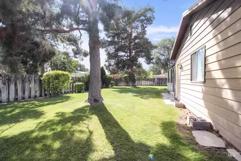 Exterior - 631 E 18th St, Burley, ID 83318 photo 3 of 3