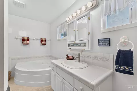 Bath - 918 Fairway Dr, Mccall, ID 83638 photo 1 of 3