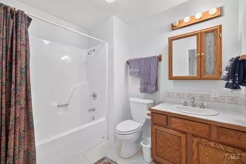 Bath - 918 Fairway Dr, Mccall, ID 83638 photo 3 of 3
