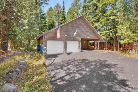 Exterior - 918 Fairway Dr, Mccall, ID 83638 photo 4 of 8