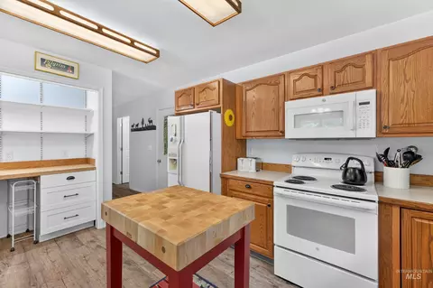 Kitchen - 918 Fairway Dr, Mccall, ID 83638 photo 3 of 6