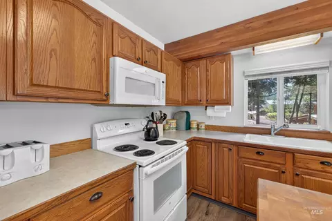 Kitchen - 918 Fairway Dr, Mccall, ID 83638 photo 2 of 6