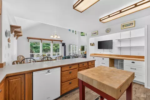 Kitchen - 918 Fairway Dr, Mccall, ID 83638 photo 4 of 6