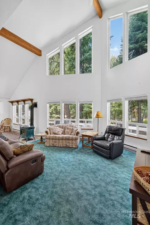 Living - 918 Fairway Dr, Mccall, ID 83638 photo 1 of 5