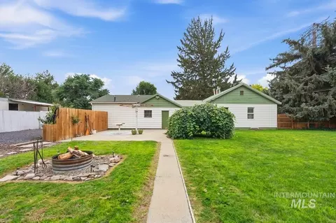 Exterior - 418 E Ave B, Wendell, ID 83355 photo 3 of 8