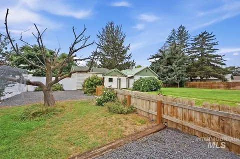 Exterior - 418 E Ave B, Wendell, ID 83355 photo 6 of 8